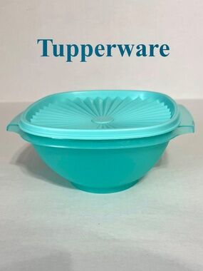 Tupperware Servalier Bowl 5 1/4 Cup/Storage/Serving/Sunburst Pattern Aqua Blue